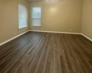 2404 Allred Dr - Photo Thumbnail 10
