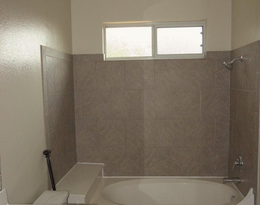 2404 Allred Dr - Photo Thumbnail 13