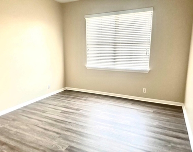 2404 Allred Dr - Photo Thumbnail 16