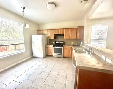 2404 Allred Dr - Photo Thumbnail 3