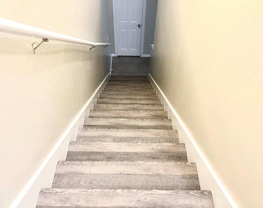2404 Allred Dr - Photo Thumbnail 8