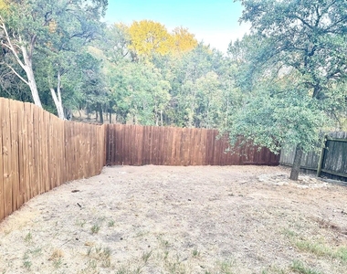 2404 Allred Dr - Photo Thumbnail 21