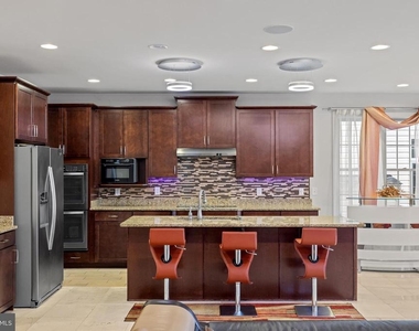 1116 Autumn Brook Avenue - Photo Thumbnail 15