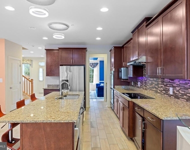 1116 Autumn Brook Avenue - Photo Thumbnail 17