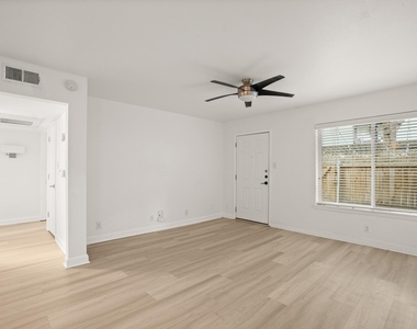 2020 S Congress Ave - Photo Thumbnail 8