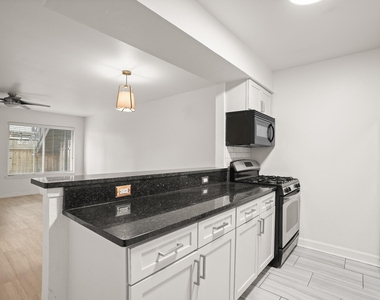 2020 S Congress Ave - Photo Thumbnail 5