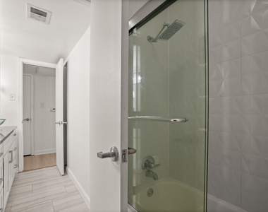 2020 S Congress Ave - Photo Thumbnail 12