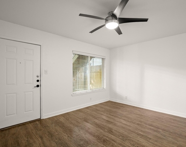 2020 S Congress Ave - Photo Thumbnail 4