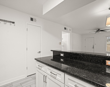 2020 S Congress Ave - Photo Thumbnail 6