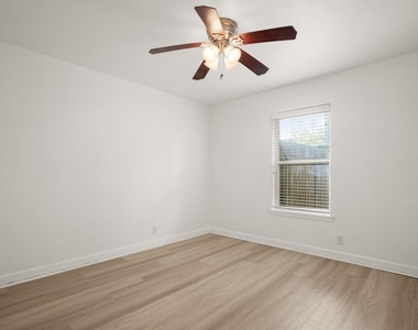 2020 S Congress Ave - Photo Thumbnail 15