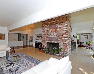 6900 Heatherhill Road - Photo Thumbnail 10
