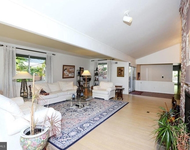 6900 Heatherhill Road - Photo Thumbnail 9