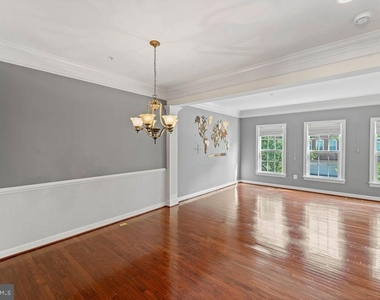1627 Whitehall Drive - Photo Thumbnail 6