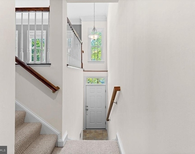 1627 Whitehall Drive - Photo Thumbnail 4