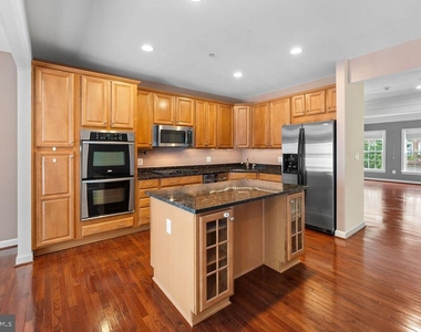 1627 Whitehall Drive - Photo Thumbnail 9