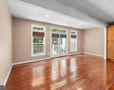 1627 Whitehall Drive - Photo Thumbnail 12