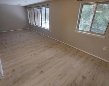 18622 Walkers Choice Road - Photo Thumbnail 12