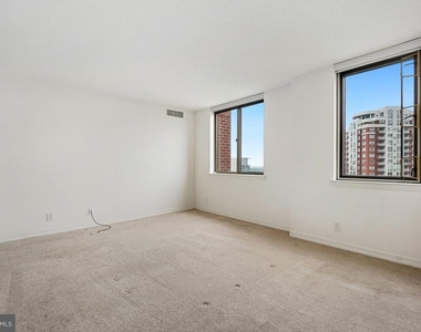5809 Nicholson Lane - Photo Thumbnail 14