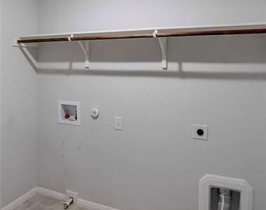 5713 Pleasanton Pkwy - Photo Thumbnail 8