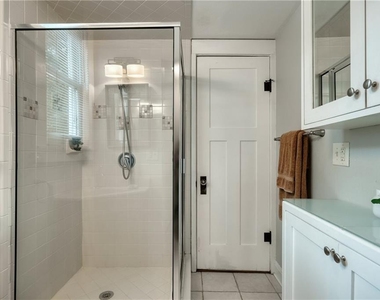 815 E 31st St - Photo Thumbnail 10