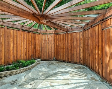 815 E 31st St - Photo Thumbnail 2