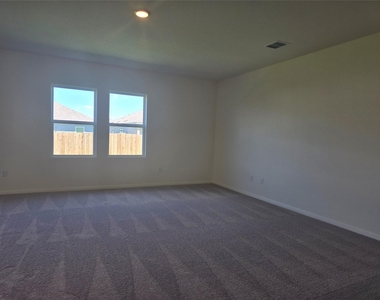 121 Blazilmar Ln - Photo Thumbnail 7