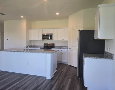 121 Blazilmar Ln - Photo Thumbnail 10