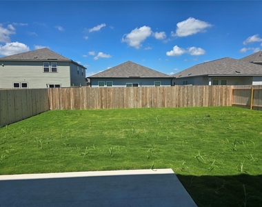 121 Blazilmar Ln - Photo Thumbnail 21