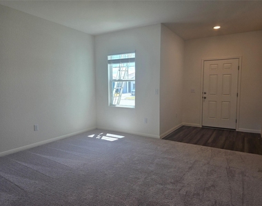 121 Blazilmar Ln - Photo Thumbnail 4