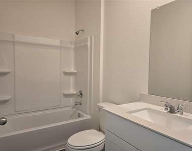 121 Blazilmar Ln - Photo Thumbnail 6