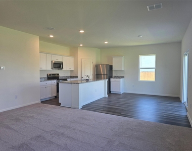 121 Blazilmar Ln - Photo Thumbnail 8