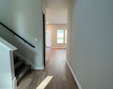 1015 Vista View Dr - Photo Thumbnail 12