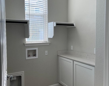 1015 Vista View Dr - Photo Thumbnail 10