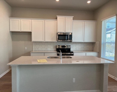 1015 Vista View Dr - Photo Thumbnail 7
