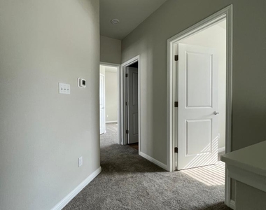 1015 Vista View Dr - Photo Thumbnail 13