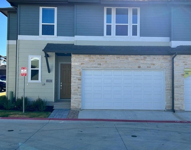 1015 Vista View Dr - Photo Thumbnail 1
