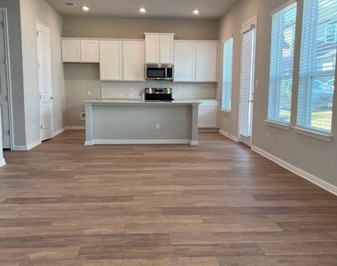 1015 Vista View Dr - Photo Thumbnail 6