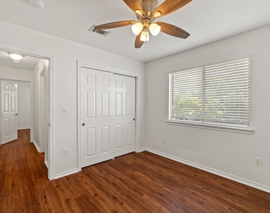 1908 Windy Park Dr - Photo Thumbnail 24