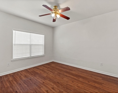 1908 Windy Park Dr - Photo Thumbnail 14