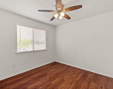 1908 Windy Park Dr - Photo Thumbnail 23
