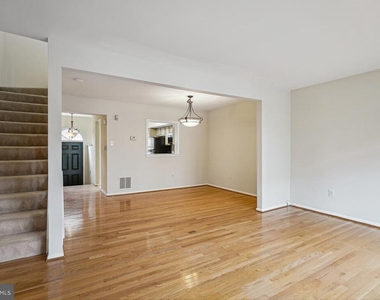 5407 Grove Ridge Way - Photo Thumbnail 7