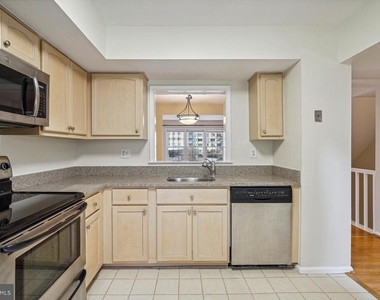 5407 Grove Ridge Way - Photo Thumbnail 8