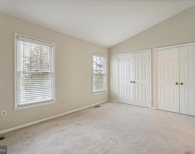 5407 Grove Ridge Way - Photo Thumbnail 4