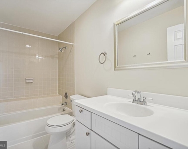 5407 Grove Ridge Way - Photo Thumbnail 3