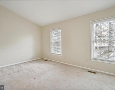 5407 Grove Ridge Way - Photo Thumbnail 5