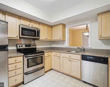 5407 Grove Ridge Way - Photo Thumbnail 9
