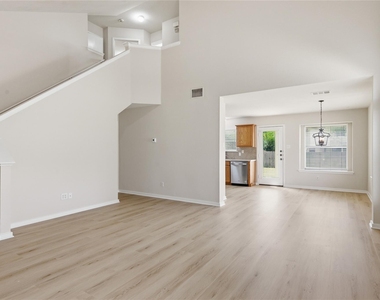 3774 Castle Rock Dr - Photo Thumbnail 2