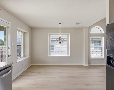 3774 Castle Rock Dr - Photo Thumbnail 6