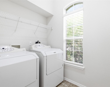 3774 Castle Rock Dr - Photo Thumbnail 7