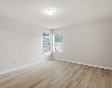 3774 Castle Rock Dr - Photo Thumbnail 9